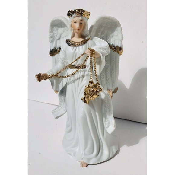 Vintage TRADITIONS Collectable PORCELAIN ANGEL. Gold Hand Painted Accents - Picture 3 of 9